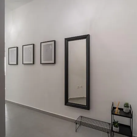 Apartment Sunny And Cozy 2bd 1 Min From Marina Floisvos