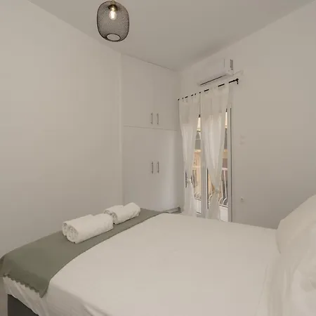 Sunny And Cozy 2bd 1 Min From Marina Floisvos Apartment *
