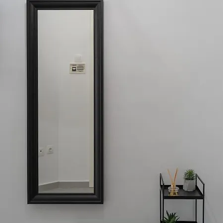 Sunny And Cozy 2bd 1 Min From Marina Floisvos * Athens