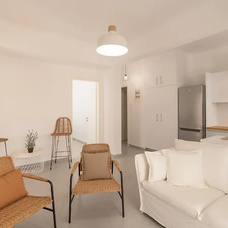 Sunny And Cozy 2bd 1 Min From Marina Floisvos
