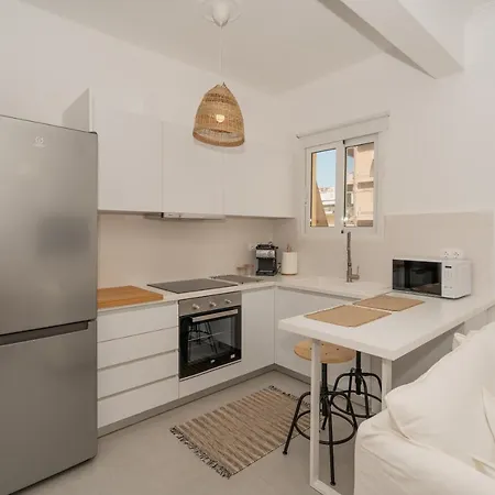 Sunny And Cozy 2bd 1 Min From Marina Floisvos * Athens