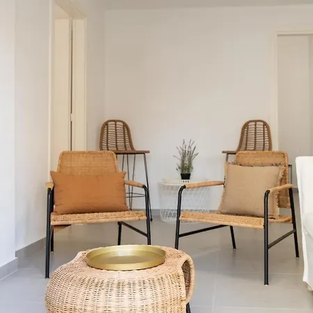 Sunny And Cozy 2bd 1 Min From Marina Floisvos Athens