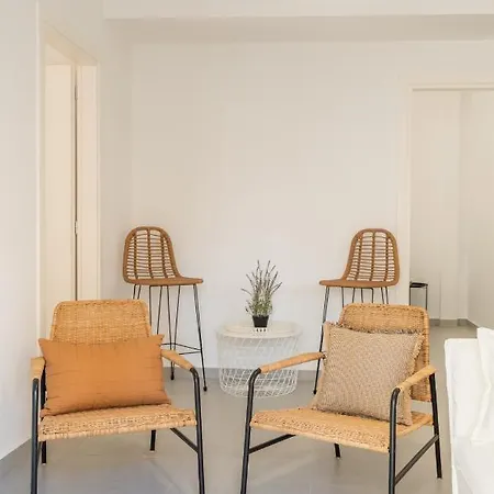 Sunny And Cozy 2bd 1 Min From Marina Floisvos *