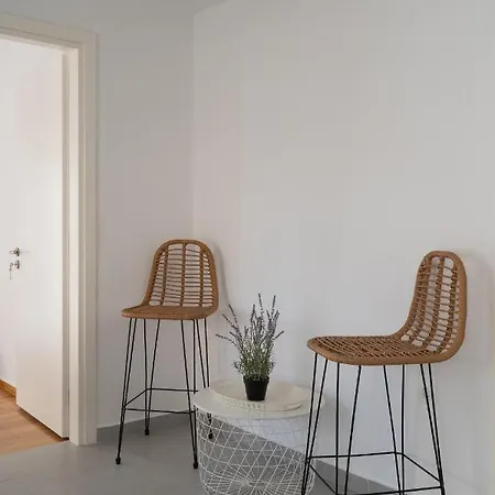 Sunny And Cozy 2bd 1 Min From Marina Floisvos Apartment *